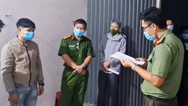 Khám phá nhiều vụ tàng trữ, mua bán, chế tạo súng đạn