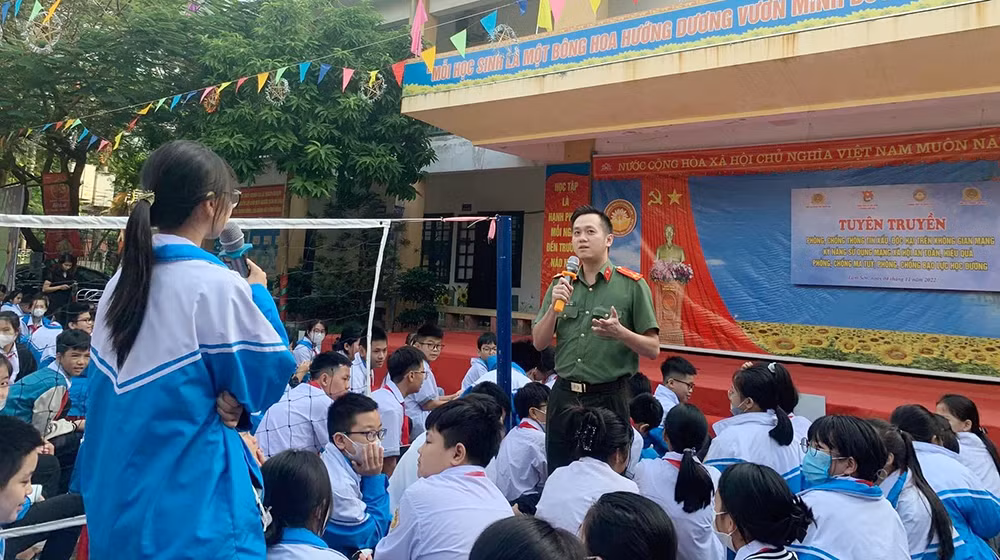Phó Bí thư Đoàn thanh niên đam mê “Giải độc thông tin” -0
