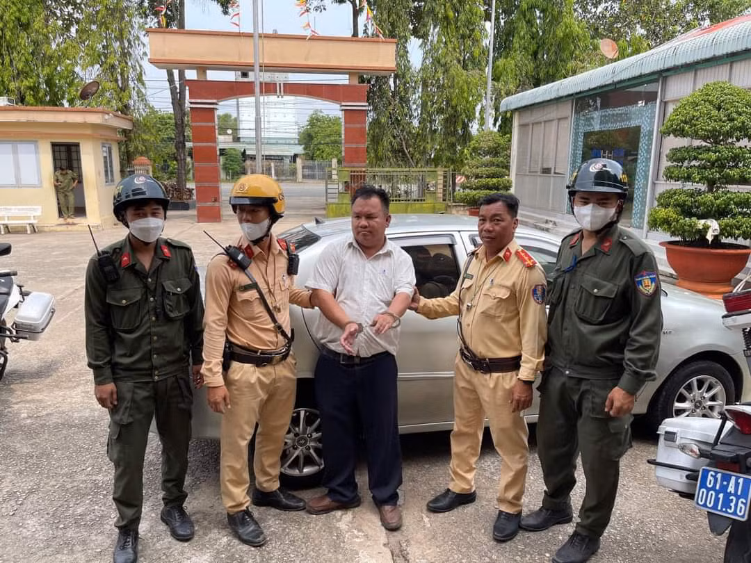 Làm giả quyết định của Chủ tịch tỉnh, chiếm đoạt hơn 10 tỷ đồng -0