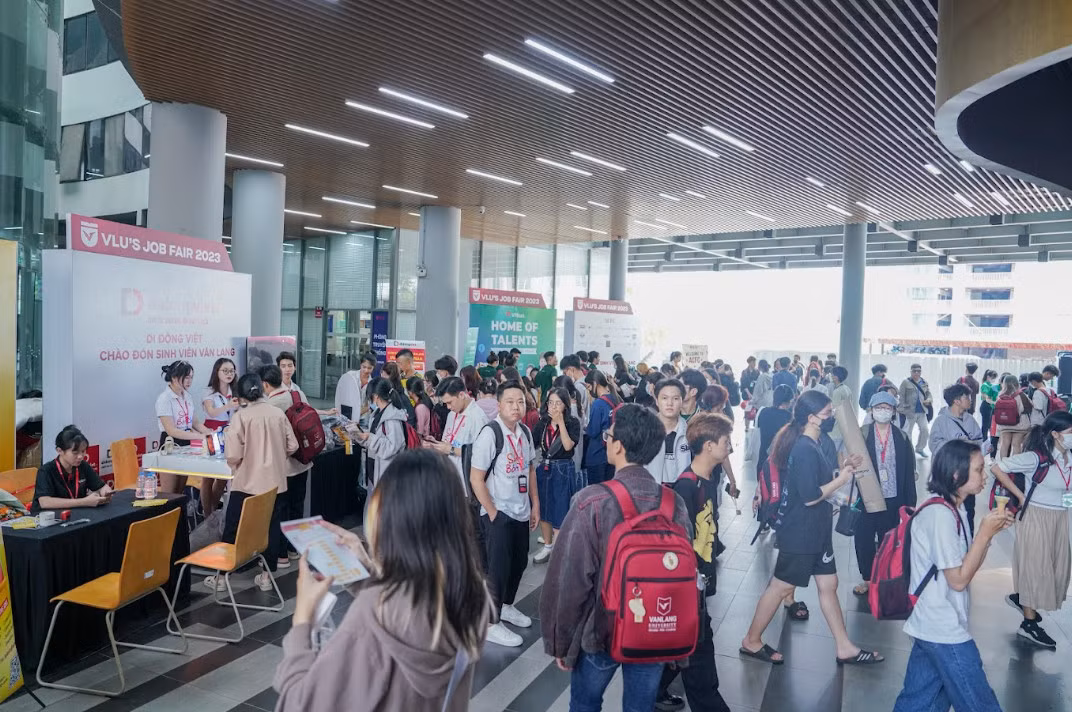 Hơn 8.000 việc làm được cung cấp tại ngày hội việc làm dành cho sinh viên -0