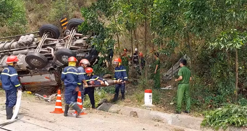 Vụ xe tải chở dưa đâm vào vách núi đã có danh tính 9 người thương vong -0