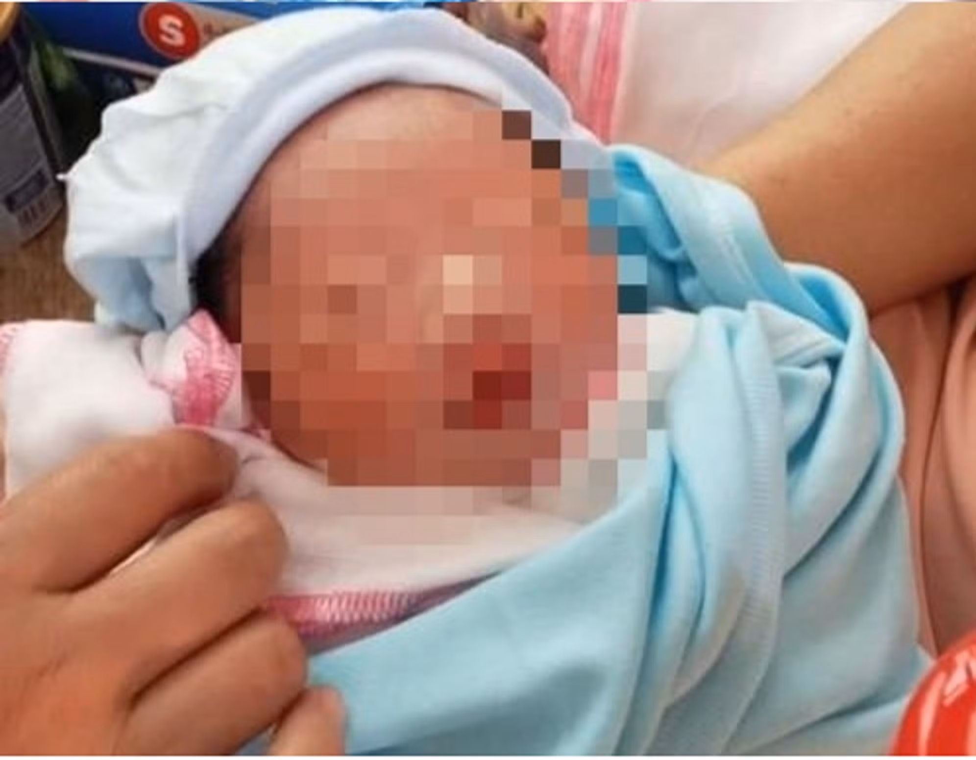Bé sơ sinh còn nguyên dây rốn bị bỏ rơi tại Hải Phòng -0