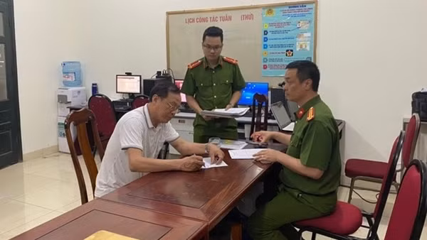 Khởi tố vụ án, tạm giữ hình sự tài xế tông 17 xe máy