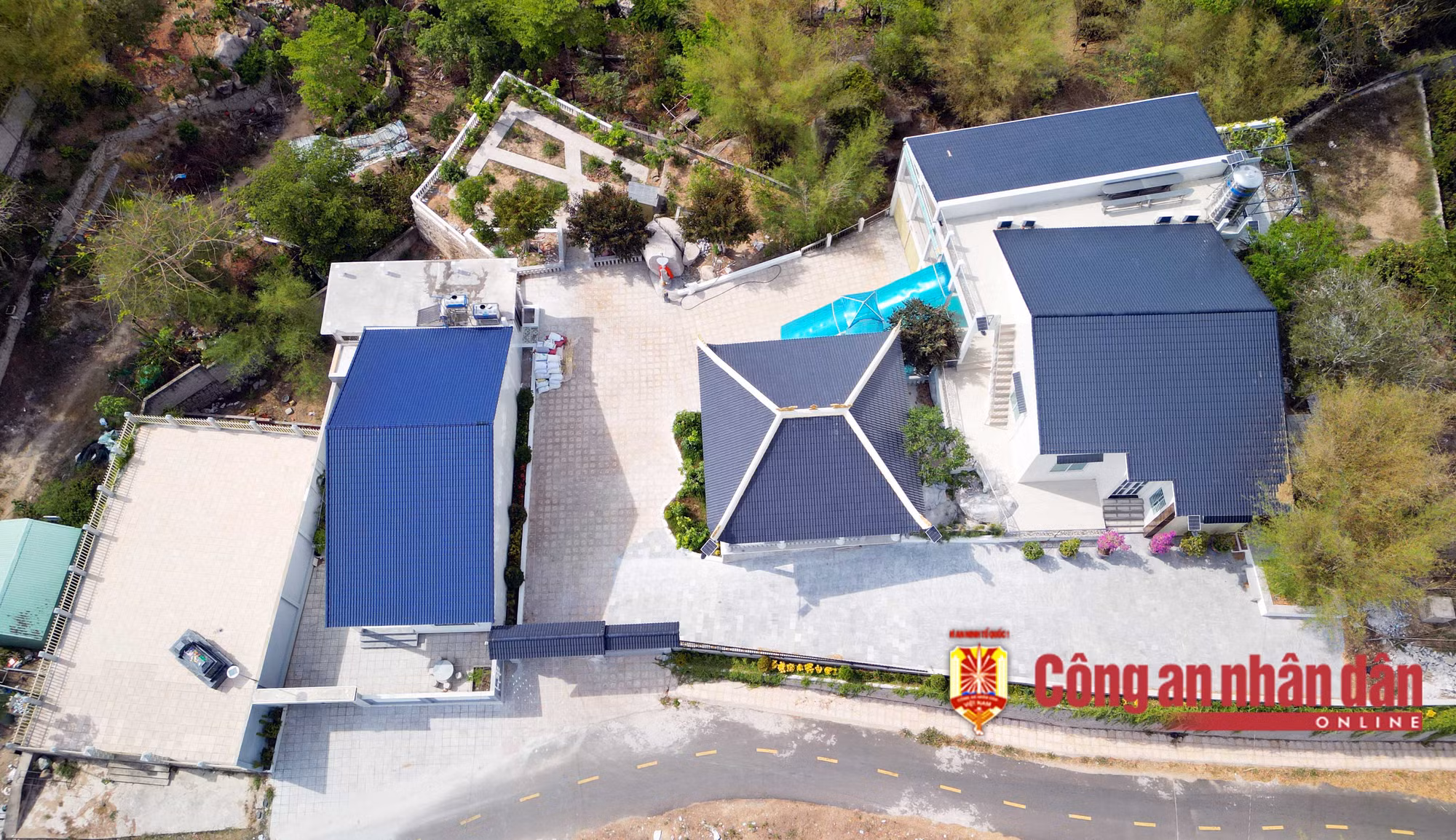 Cận cảnh công trình vi phạm với lý do “trồng cây dược liệu, bốc thuốc cứu người” -1