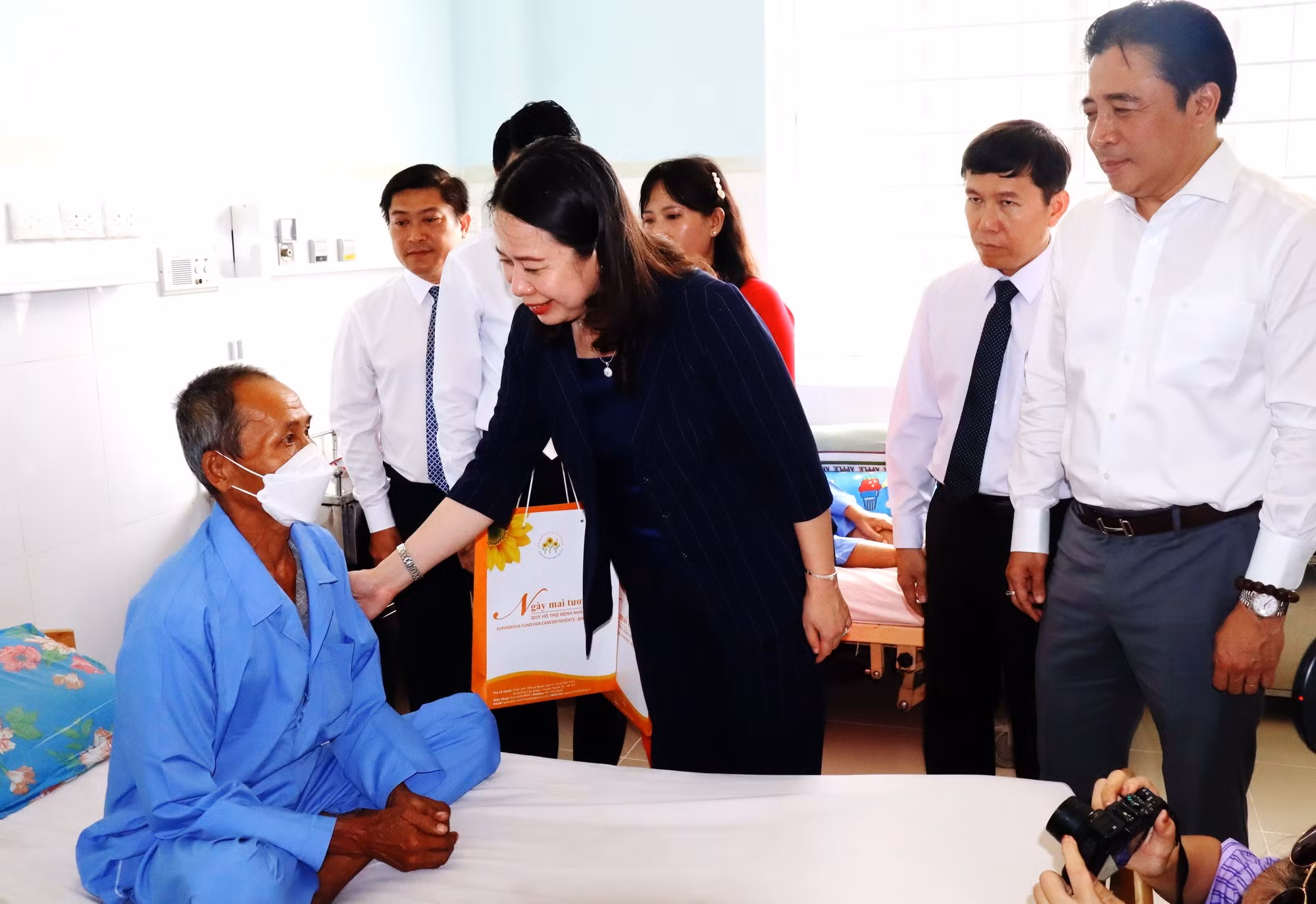 Phó Chủ tịch nước Võ Thị Ánh Xuân dự lễ khánh thành Bệnh viên Ung bướu tỉnh Khánh Hòa -0