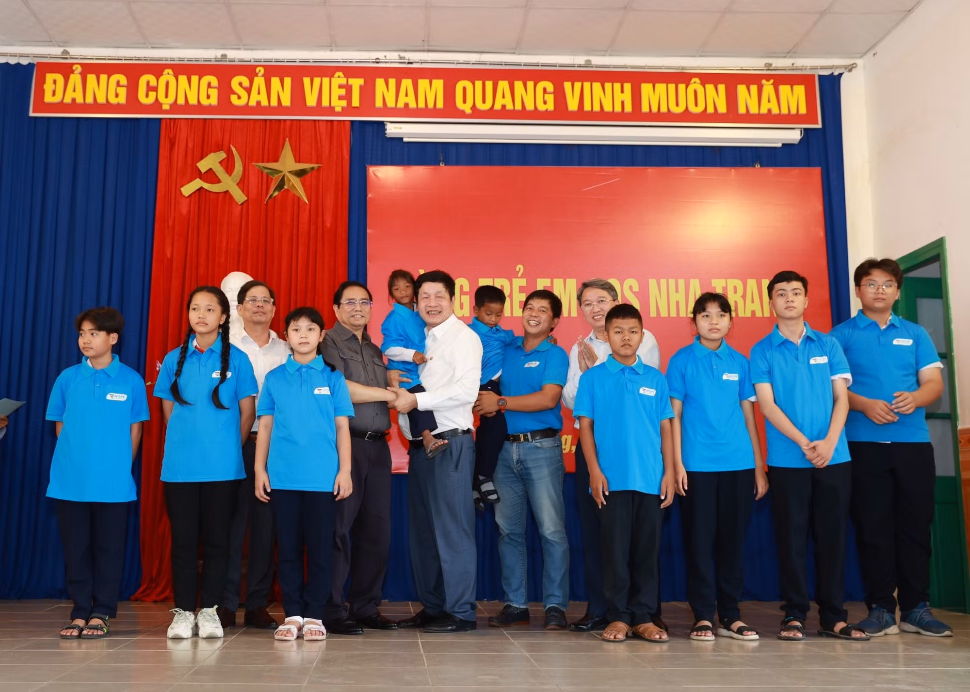 Thủ tướng Chính phủ dự lễ đón nhận trẻ mồ côi do COVID-19 của Trường Hy Vọng -0