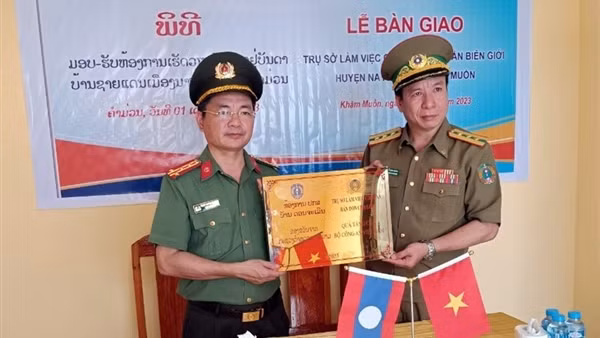 Tăng cường phối hợp với Công an Bôlykhamxay và Khăm Muồn trong bảo đảm an ninh, trật tự