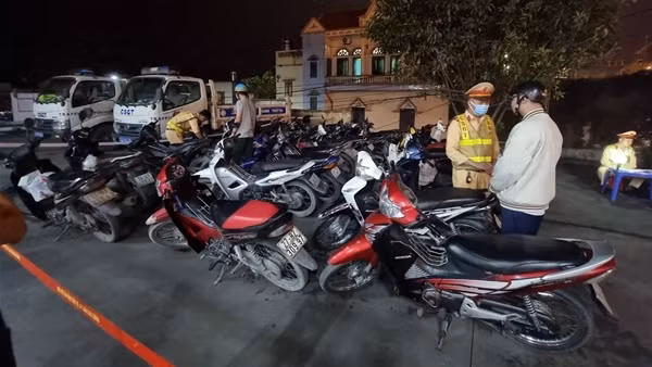 Người điều khiển xe máy vi phạm nồng độ cồn chiếm tỷ lệ cao do đâu?