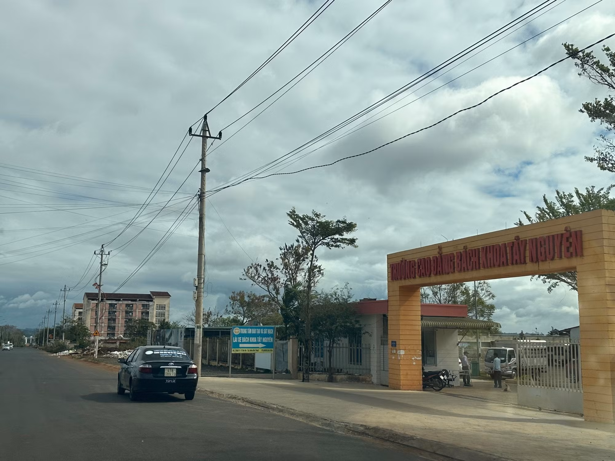 Học viên bức xúc vì không được thi sát hạch lái xe -0