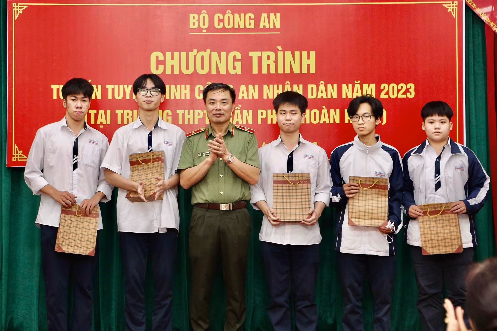 Bộ Công an tổ chức chương trình tư vấn tuyển sinh CAND năm 2023 -0