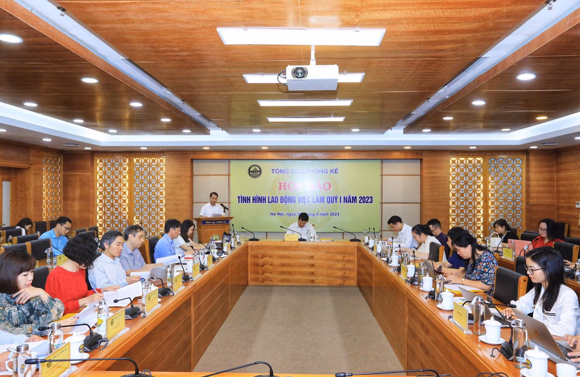 Thị trường lao động tiếp tục duy trì đà phục hồi nhưng còn chậm -0
