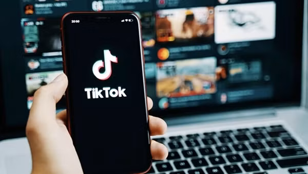 Nhiều hệ lụy từ việc TikTok phát triển quá “nóng”