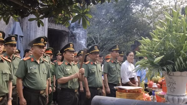 Viện Khoa học Và công nghệ dâng hương nữ Anh hùng dân tộc Triệu Thị Trinh