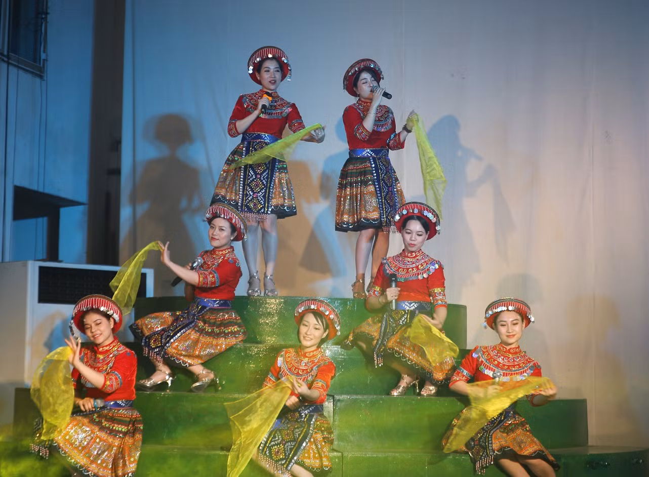 Đoàn nghệ thuật quần chúng Cụm thi đua số 7 tổng duyệt chương trình “Sống trong lòng dân” -0