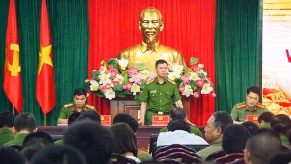 Đối thoại giải đáp thắc mắc cho hơn 300 người lầm lỡ, tái hòa nhập cộng đồng
