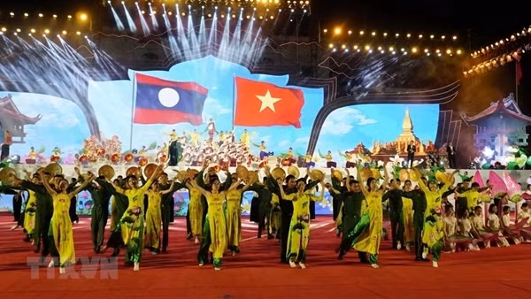Không ngừng củng cố và phát triển quan hệ đặc biệt Việt Nam-Lào