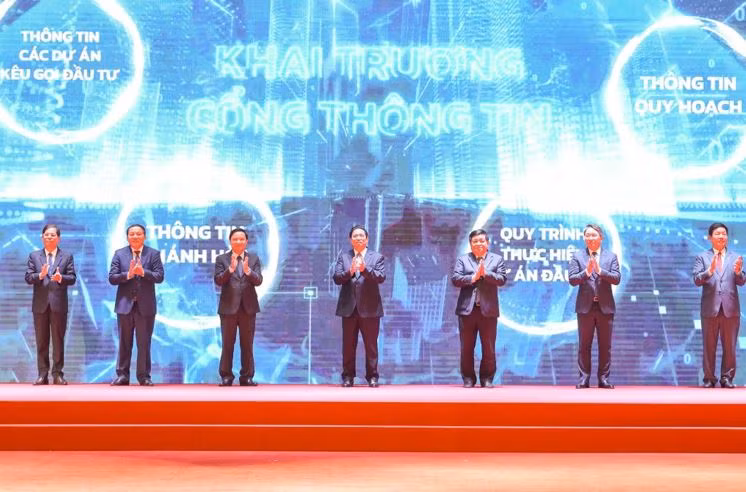 FPT đồng hành cùng tỉnh Khánh Hòa chuyển đổi số và phát triển xanh -0
