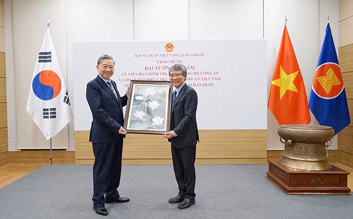 Tiếp tục hoàn thành tốt nhiệm vụ là cầu nối, sứ giả Việt Nam tại Hàn Quốc -0