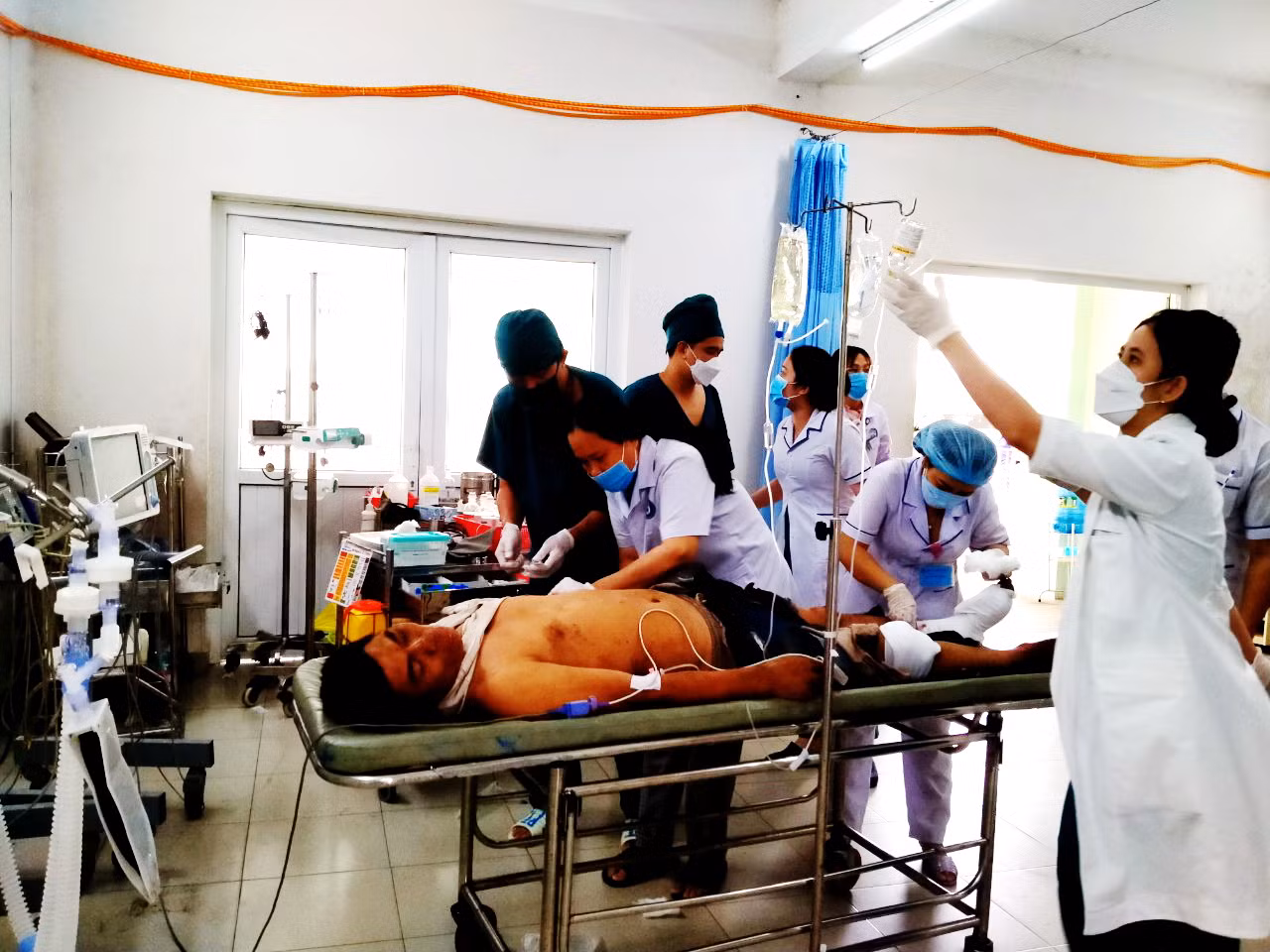 Kiến nghị xử lý “điểm đen” xe tải lật vào vách núi, 9 người thương vong -0
