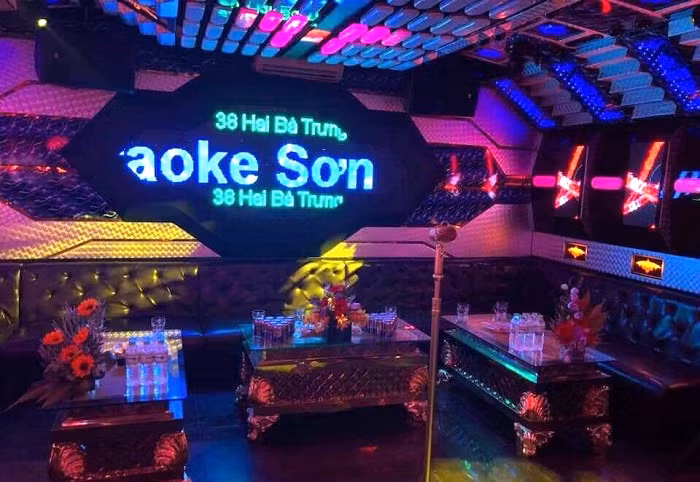 Quán karaoke bị tạm đình chỉ vẫn lén lút hoạt động -0