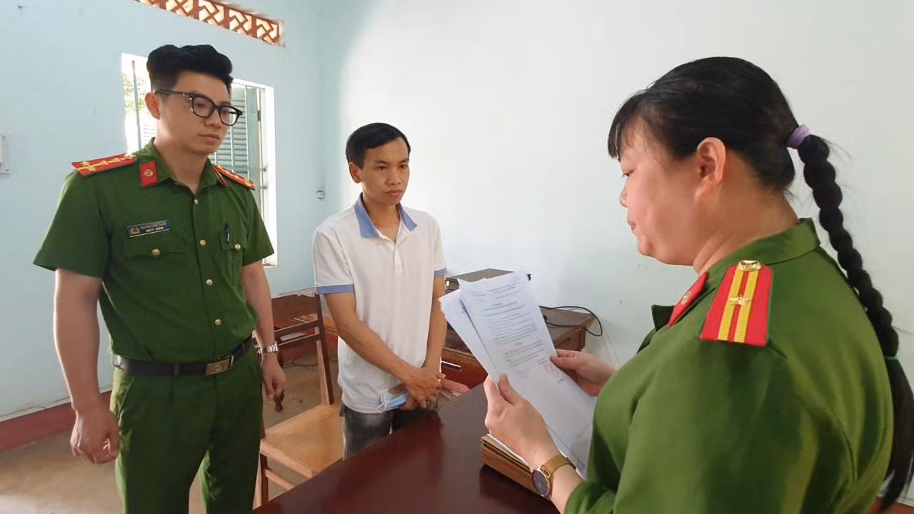 Nghi vợ ngoại tình, đâm 2 bạn của vợ trong thương rồi tự tử bất thành -0