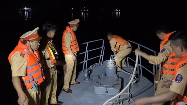 Thủ tướng Chính phủ yêu cầu nhanh chóng tìm kiếm, cứu nạn máy bay trực thăng rơi
