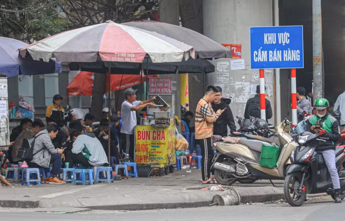 Một tháng xử phạt gần 1.650 trường hợp vi phạm vỉa hè -0