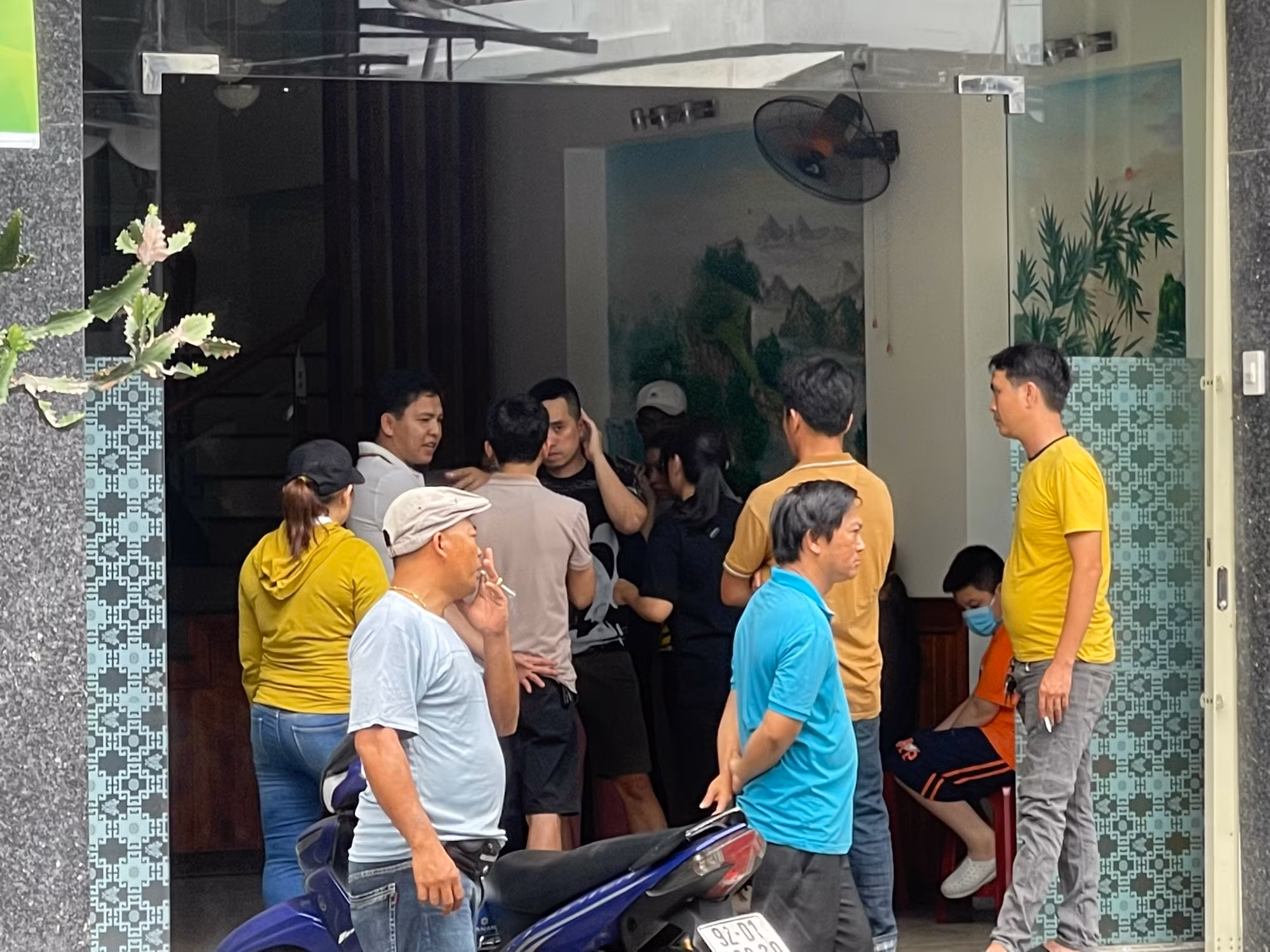 Vụ rơi trực thăng ở vịnh Hạ Long, 3 nạn nhân trong cùng một gia đình và chuyến du lịch tang thương -1