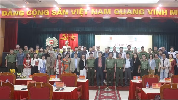 Khai mạc Trại sáng tác về đề tài “Vì an ninh Tổ quốc và bình yên cuộc sống”