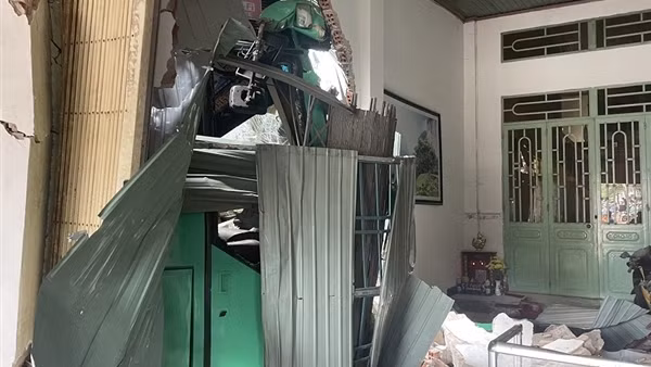 Đã xác định danh tính nạn nhân trong vụ xe ô tô khách lao vào nhà dân