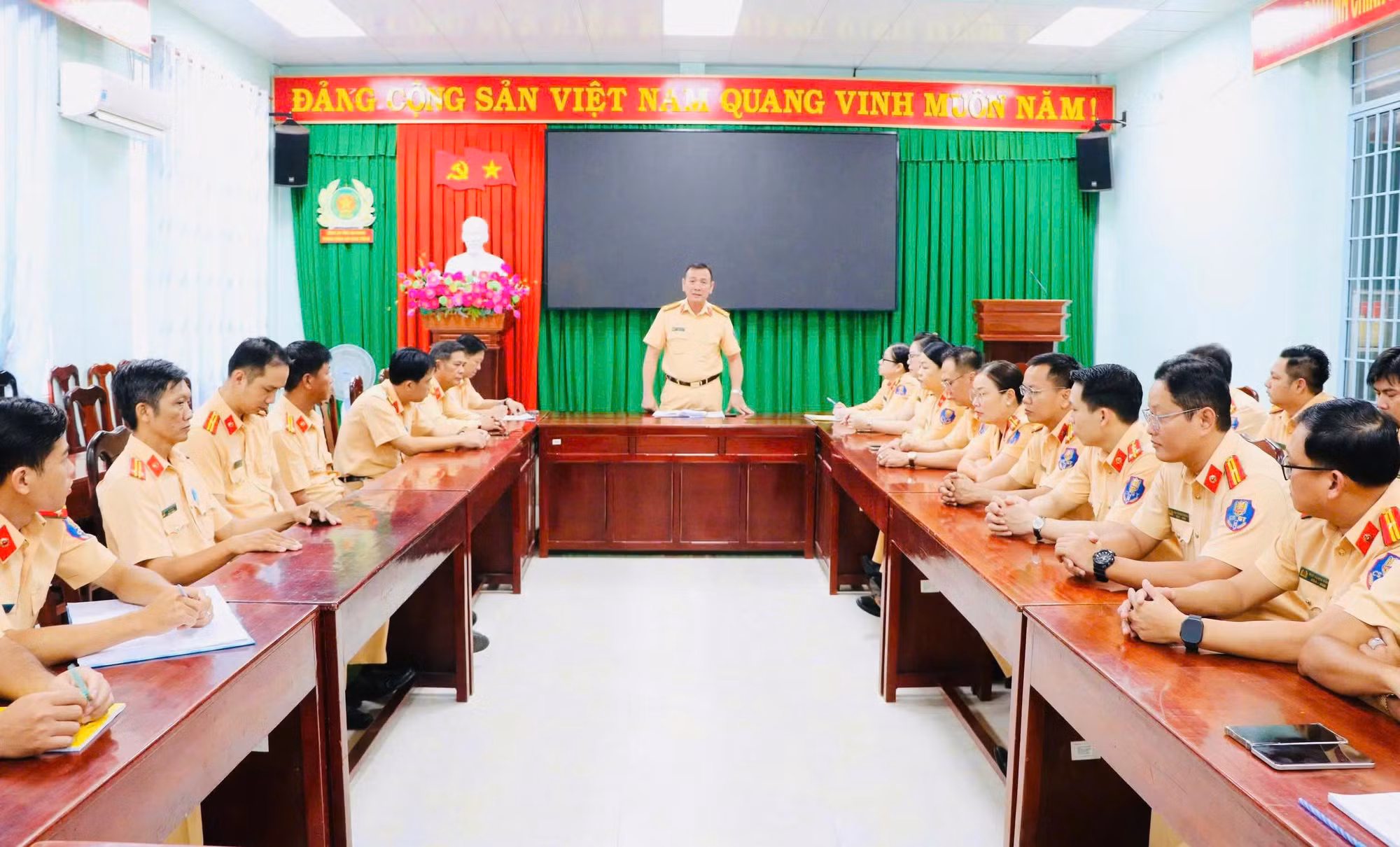 Công an các tỉnh Tây Nam Bộ chủ động giữ vững ANTT và TTATGT kỳ nghỉ lễ -0