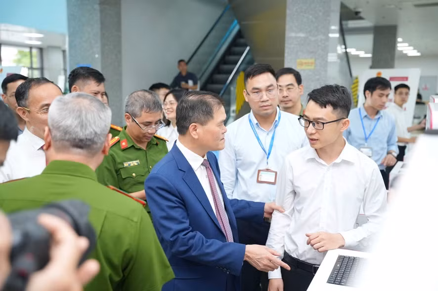 Agribank đồng hành cùng tỉnh Quảng Ninh triển khai mô hình Kiosk thông minh: Đưa hành chính số tới các đặc khu, hải đảo -0