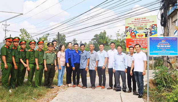 Công an Cà Mau với nhiều hoạt động tri ân gia đình chính sách, người có công -0