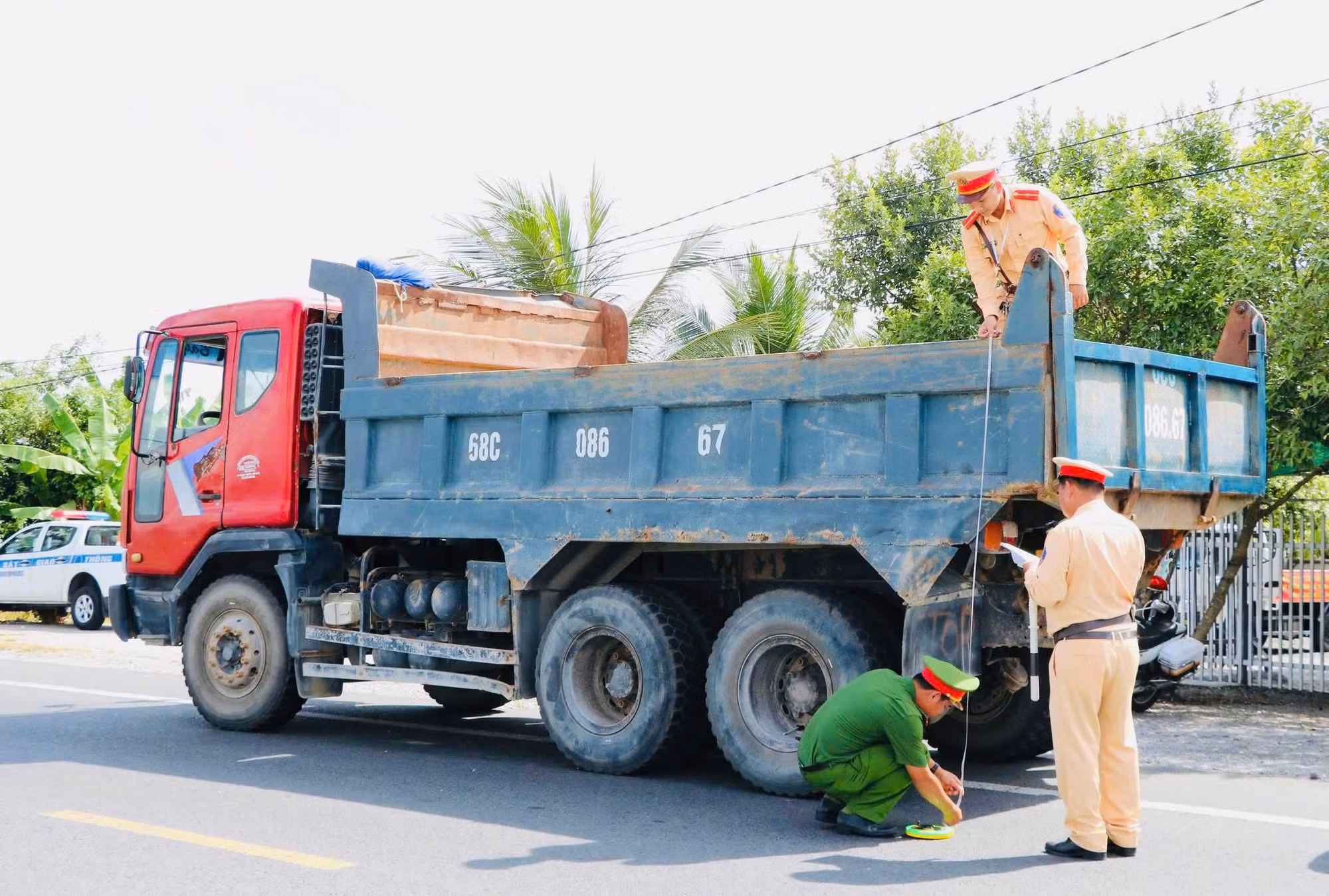 Công an các tỉnh Tây Nam Bộ chủ động giữ vững ANTT và TTATGT kỳ nghỉ lễ -0