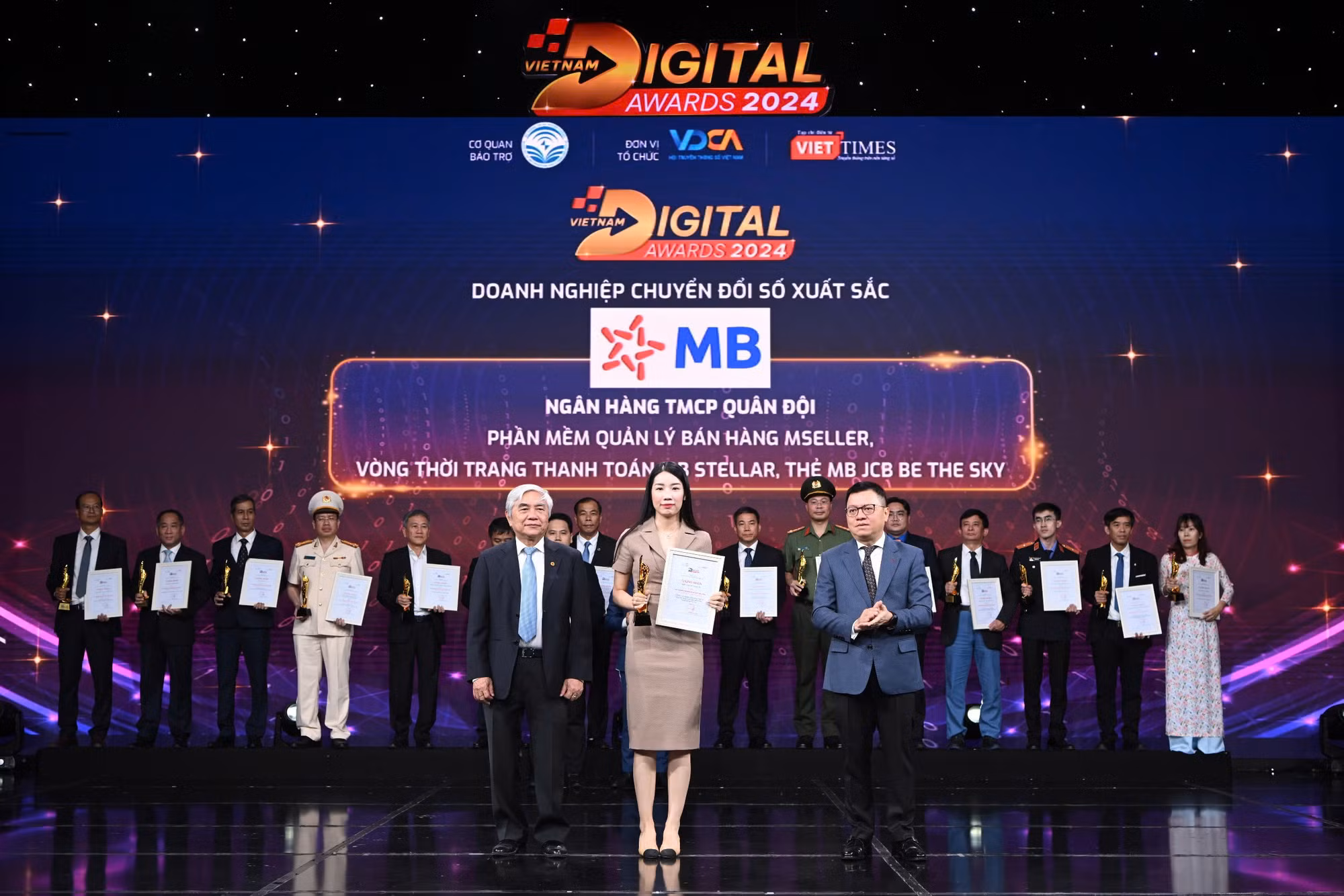 MB được vinh danh là “Doanh nghiệp chuyển đổi số xuất sắc” năm 2024 -0
