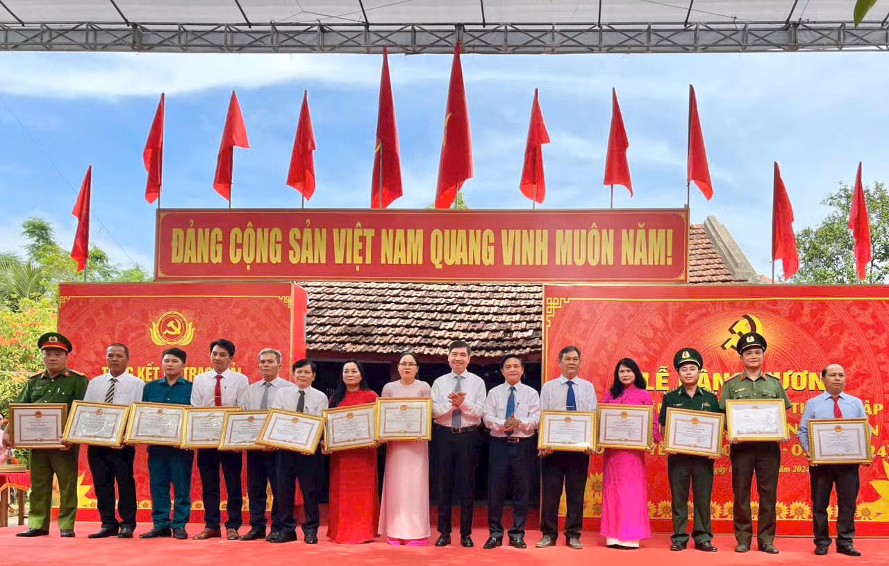  Phóng viên Báo CAND đạt hai giải báo chí Búa liềm vàng tỉnh Phú Yên năm 2024 -0