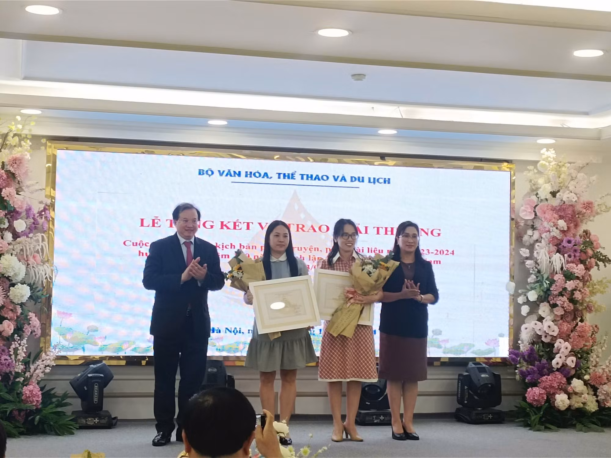 Trao giải cuộc thi sáng tác kịch bản phim hướng tới kỷ niệm 100 năm Ngày thành lập Đảng -0