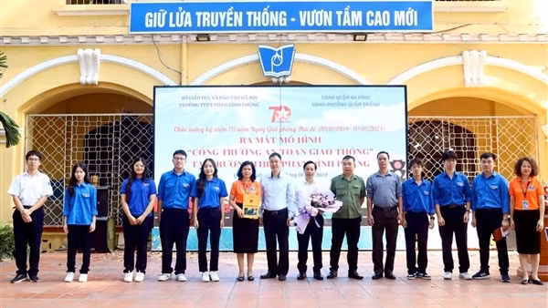 Quận Ba Đình triển khai 100% mô hình “Cổng trường an toàn giao thông”