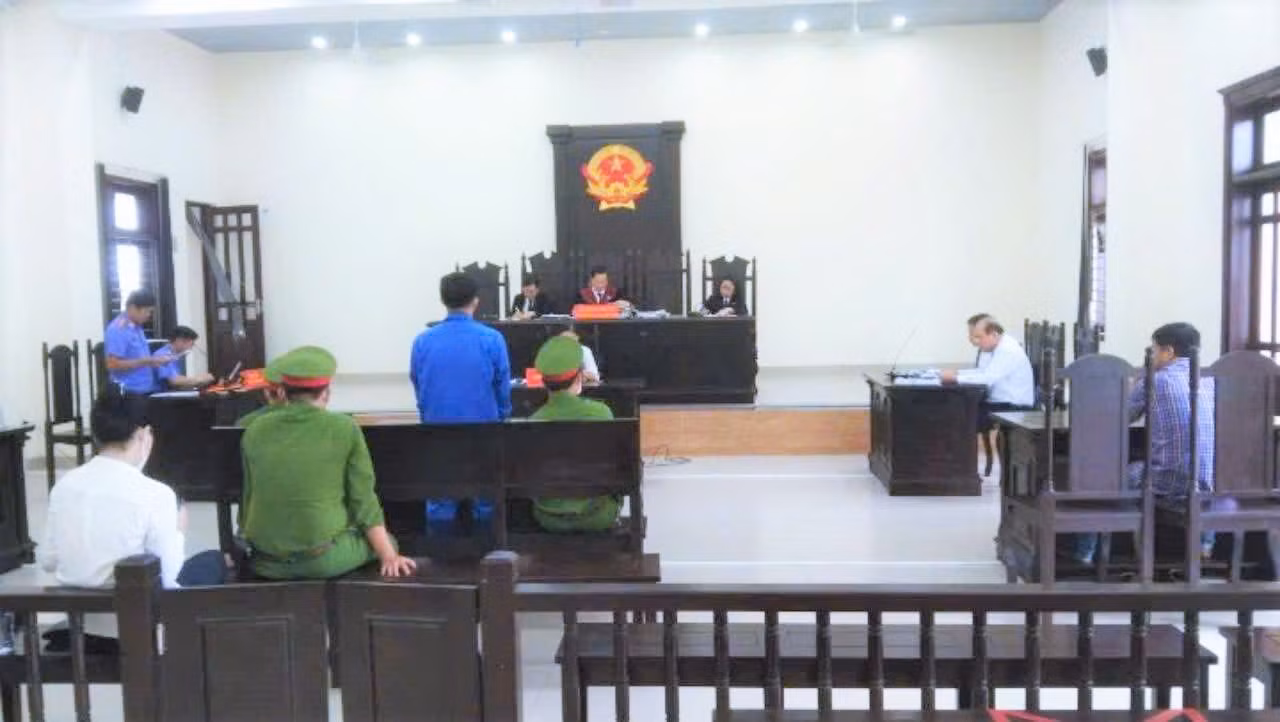 12 năm tù cho cựu cán bộ Công an giả mạo chữ ký Trưởng Công an huyện -0