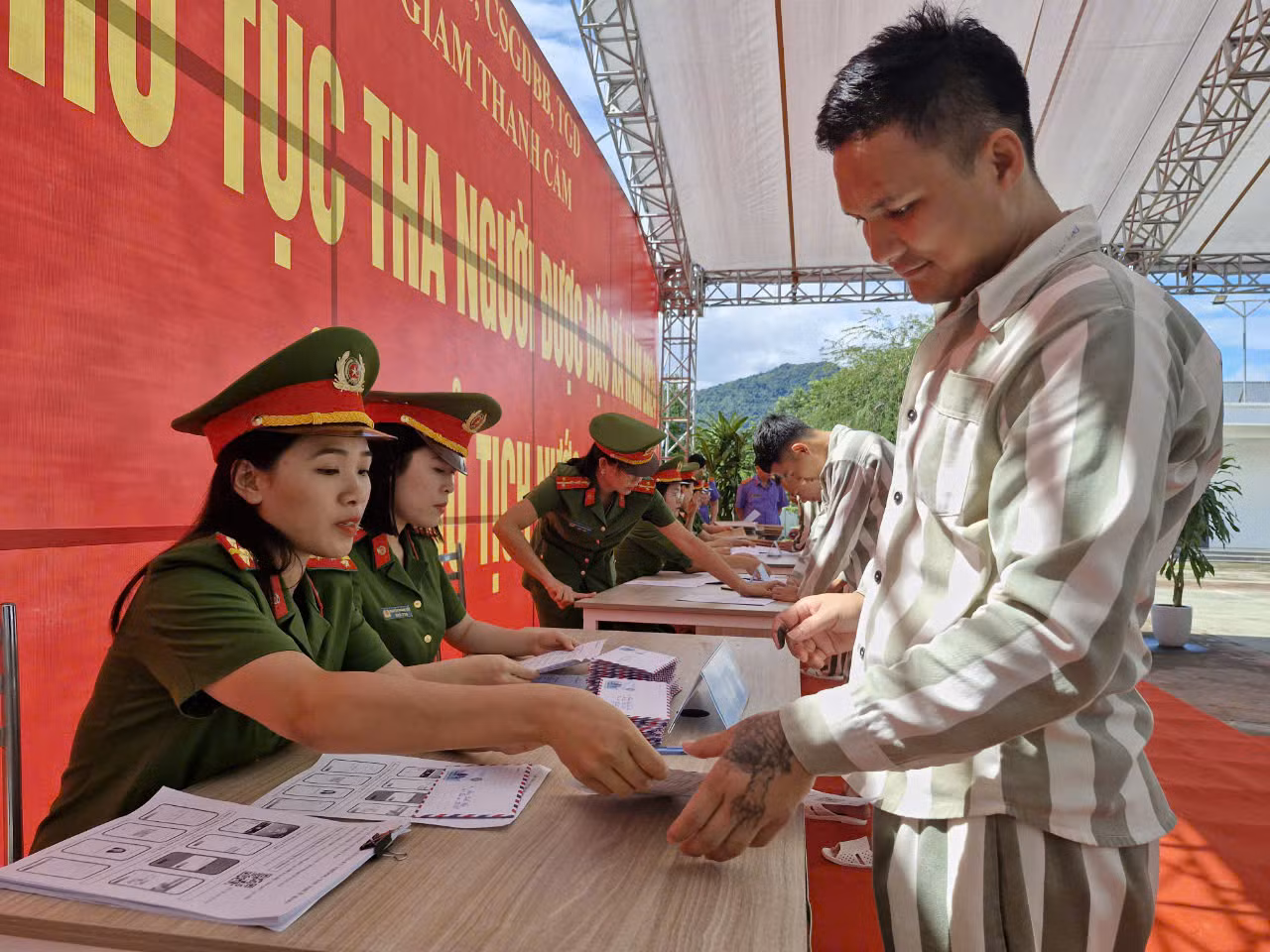 Trại giam Thanh Cẩm công bố Quyết định đặc xá cho 38 phạm nhân -0
