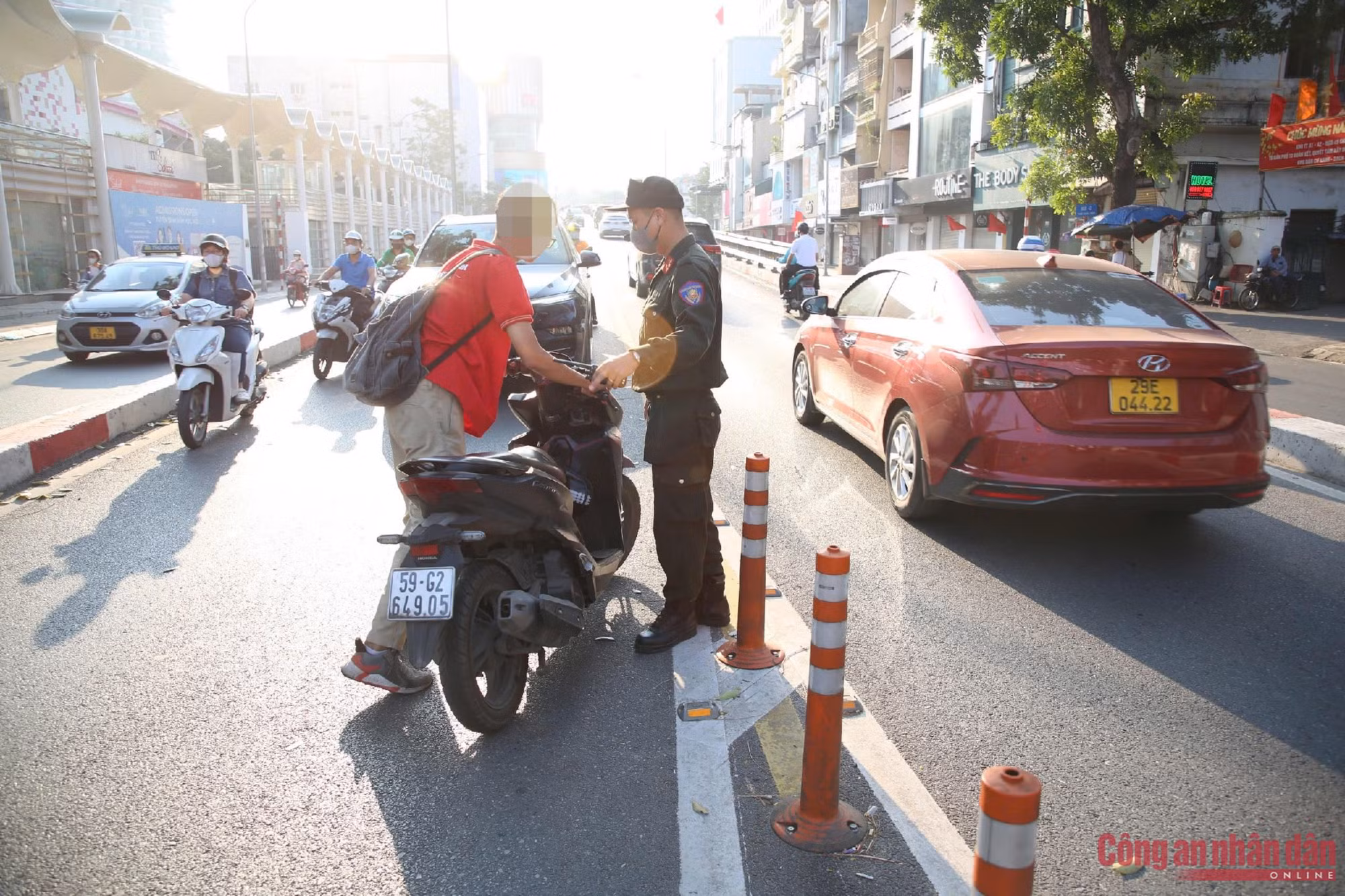 Vi phạm giao thông, nam sinh lớp 12 quay xe bỏ chạy -0