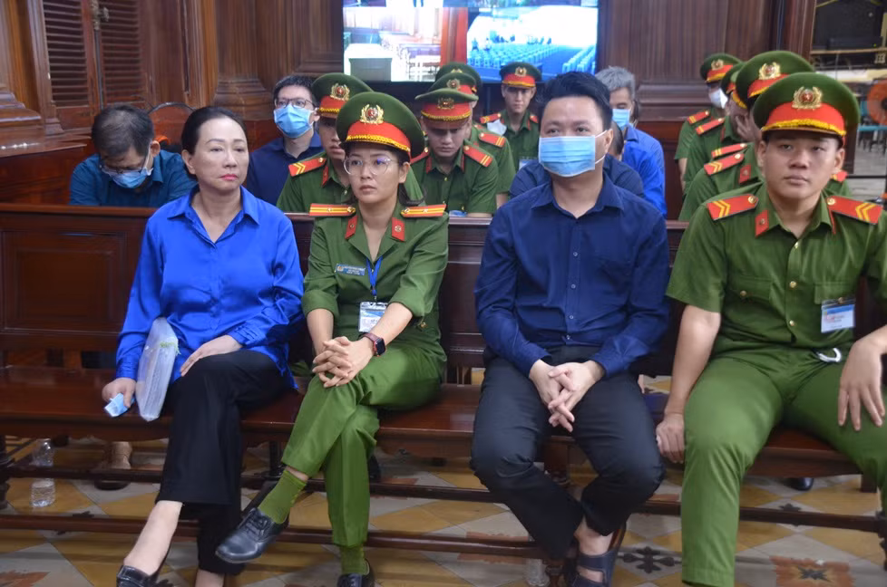 Xét xử giai đoạn 2 vụ Vạn Thịnh Phát: Trần Thị Mỹ Dung khóc và xin lỗi các bị hại
