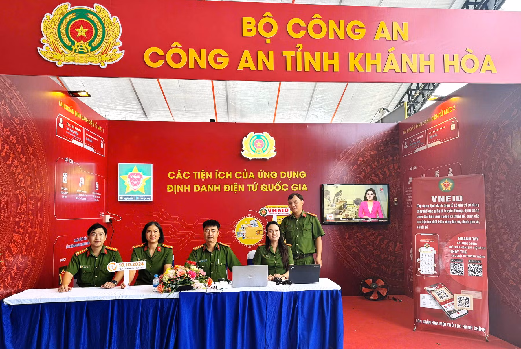 Người dân Khánh Hòa hào hứng trải nghiệm công nghệ số -0
