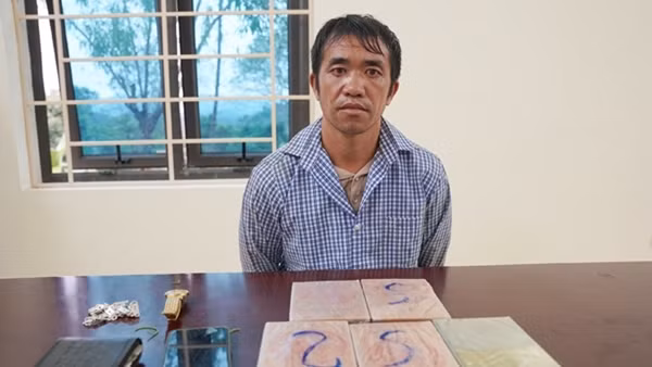 Bắt vụ vận chuyển 5 bánh heroin