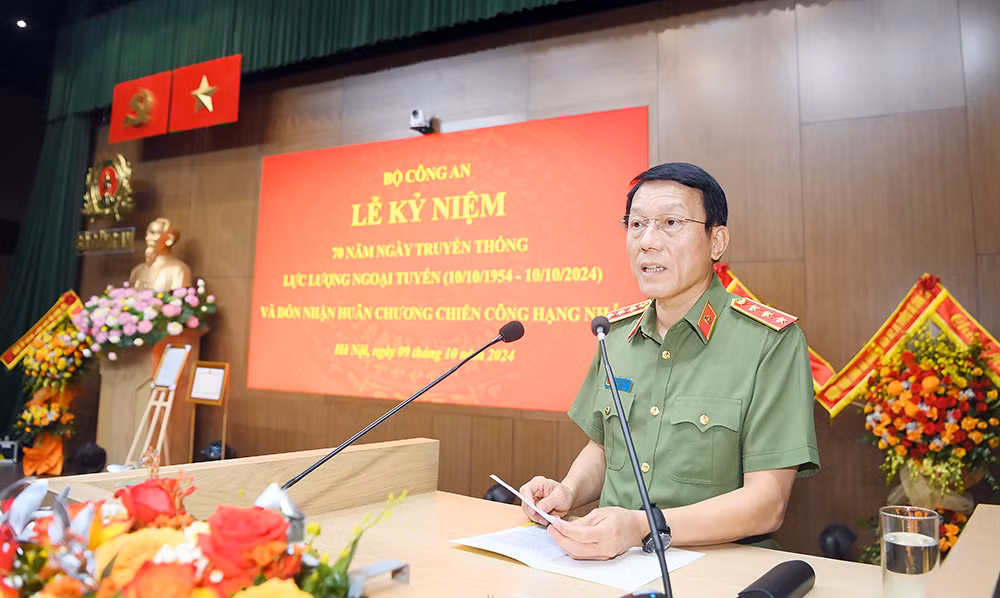Lực lượng Ngoại tuyến vinh dự đón nhận Huân chương Chiến công hạng Nhất -0
