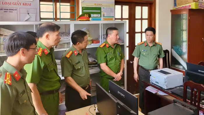 Giám đốc Công an tỉnh Nam Định kiểm tra công tác an ninh cơ sở tại huyện Nghĩa Hưng -0