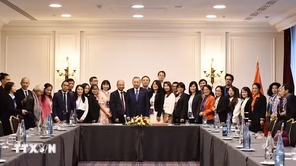 Tổng Bí thư, Chủ tịch nước Tô Lâm gặp gỡ cộng đồng người Việt Nam tại Pháp