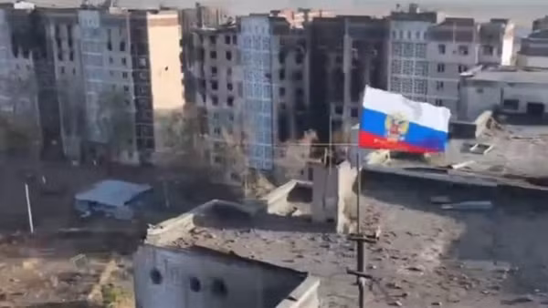 Pháo đài Ugledar thất thủ, Nga nói lính Ukraine rút lui "hỗn loạn"