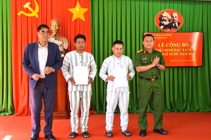 Nhiều trại giam công bố quyết định đặc xá cho phạm nhân -0