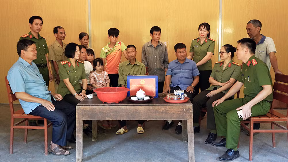 Bắc Kạn: Thêm 3 hộ được Bộ Công an tặng nhà -0